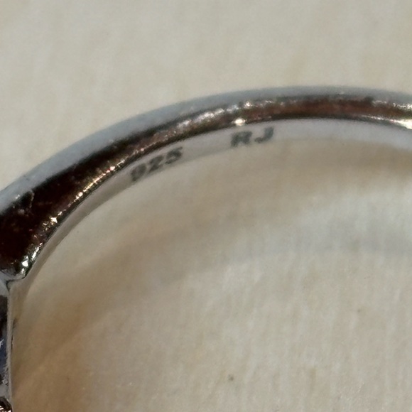 Elegant Yellow Gemstone Ring. Marked 925 RJ. Size 8 Pre-owned excellent conditio - Picture 9 of 10